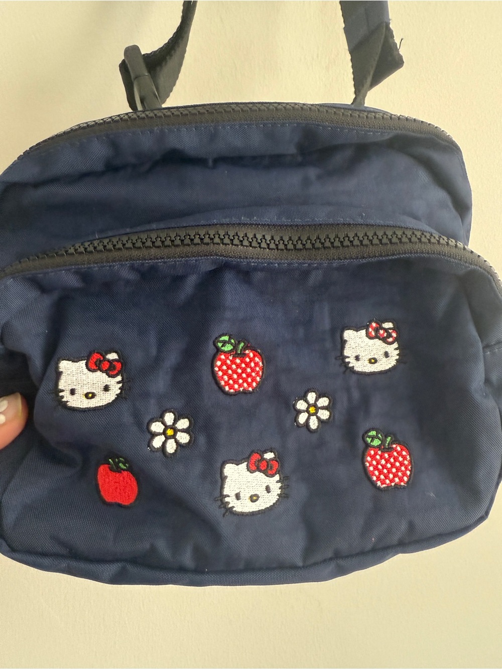 VGUC BAGGU x Hello Kitty Embroidered Fanny Pack - Picture 4 of 9